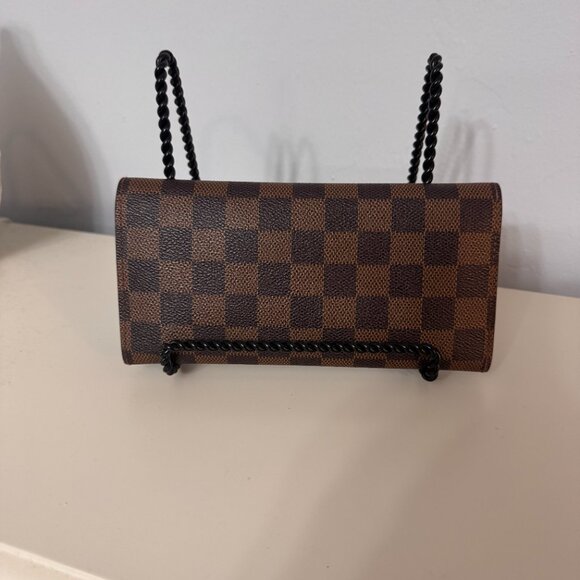 Fake Designer Wallet - Picture 2 of 5